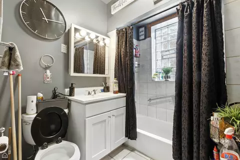Bath - Undisclosed, Chicago, IL 60651 photo 1 of 3
