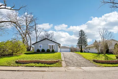 1819 Papoose Rd, Carpentersville, IL 60110