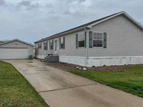 18 Eagle Ln, Beecher, IL 60401
