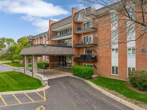 4221 Saratoga Ave #410A, Downers Grove, IL 60515