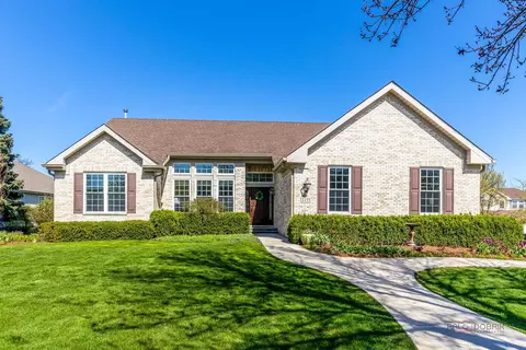 2235 Bellview Ct, Gurnee, IL 60031