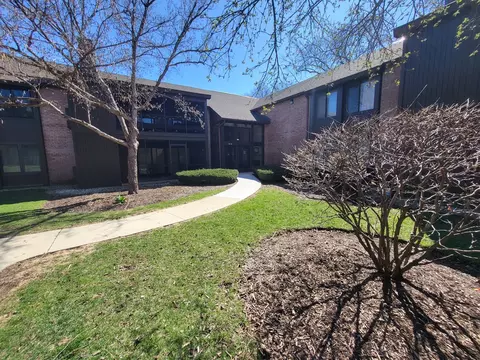 720 Saint Andrews Ln #38, Crystal Lake, IL 60014