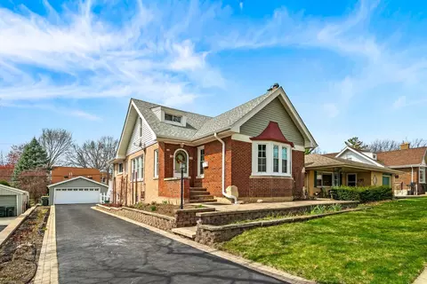 158 S Benton St, Palatine, IL 60067