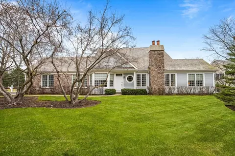 520 Andover Ct, Lake Forest, IL 60045