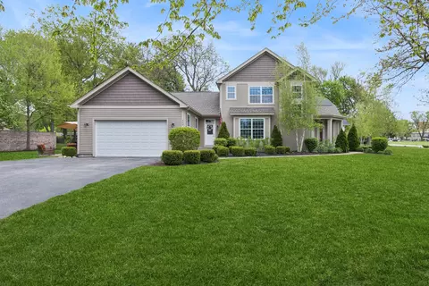 664 Country Club Rd, Crystal Lake, IL 60014