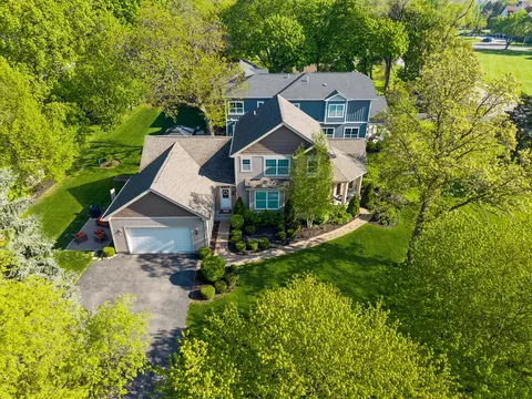 664 Country Club Rd, Crystal Lake, IL 60014