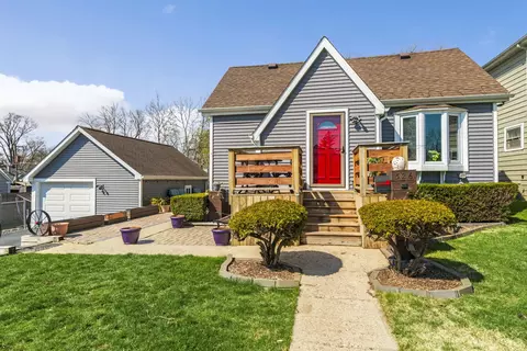 326 Bellevue Dr, Round Lake Park, IL 60073