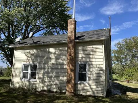Exterior - 16104 Mcguire Rd, Harvard, IL 60033 photo 5 of 9