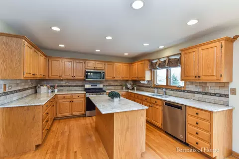 Kitchen - 13364 Wellesley Ct, Plainfield, IL 60585 photo 4 of 4