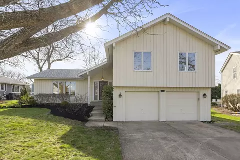 1530 N Blanchard Ct, Wheaton, IL 60187