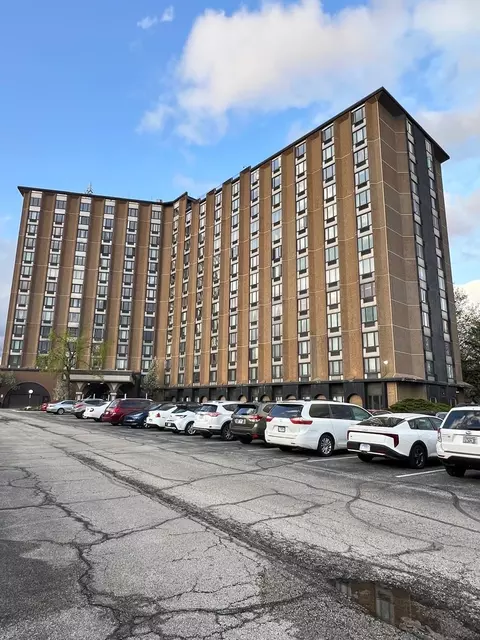 1 Renaissance Pl #912, Palatine, IL 60067