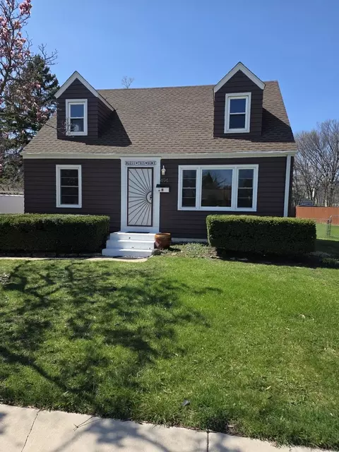 494 N Ellsworth Ave, Villa Park, IL 60181