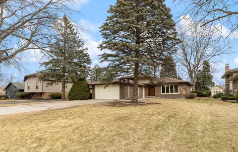 8518 Candlelight West Dr, Willow Springs, IL 60480