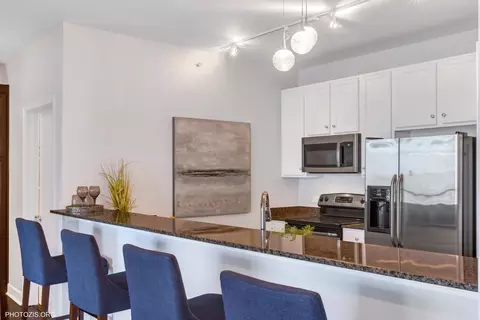 Kitchen - 100 E 14th St #903, Chicago, IL 60605 photo 3 of 4
