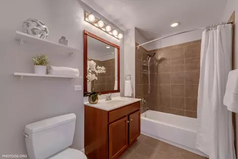 Bath - 100 E 14th St #903, Chicago, IL 60605 photo 1 of 1