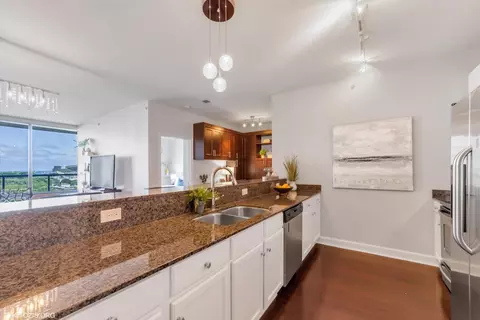 Kitchen - 100 E 14th St #903, Chicago, IL 60605 photo 1 of 4