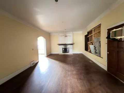 Living - 101 5th St, Carmi, IL 62821 photo 1 of 4