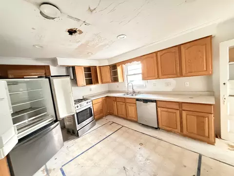 Kitchen - 101 5th St, Carmi, IL 62821 photo 1 of 3
