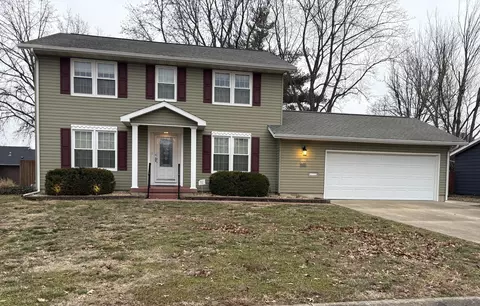 605 Oakdale Dr, Centralia, IL 62801