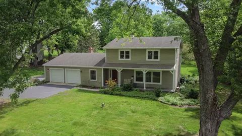 1966 Bob O Link Ln, Libertyville, IL 60048