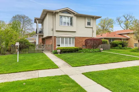 9226 Kilbourn Ave, Skokie, IL 60076