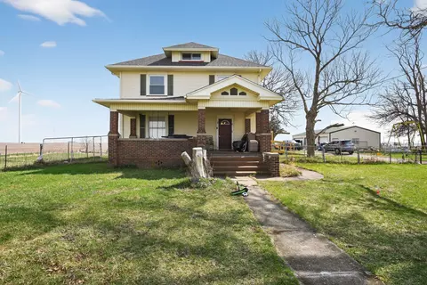 78 E 1180th St, Altona, IL 61414