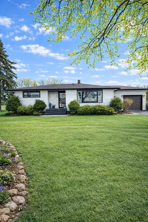 12310 Price Rd, Hebron, IL 60034