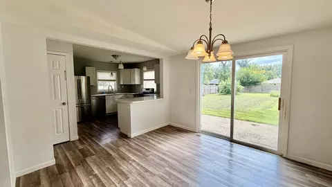 Dining - 39 Ridge Rd, Centralia, IL 62801 photo 1 of 1