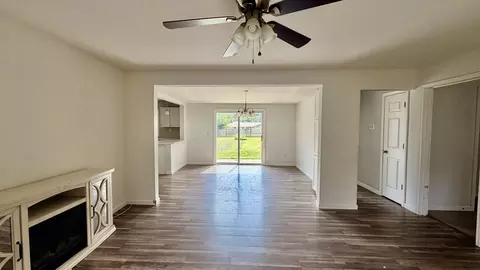 Living - 39 Ridge Rd, Centralia, IL 62801 photo 2 of 2