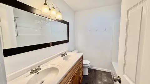 Bath - 39 Ridge Rd, Centralia, IL 62801 photo 3 of 3