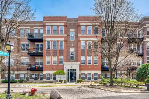 1215 N Orleans St #303, Chicago, IL 60610