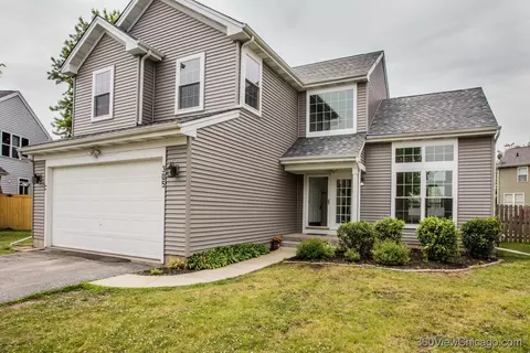 305 W Applegate Ct, Round Lake, IL 60073