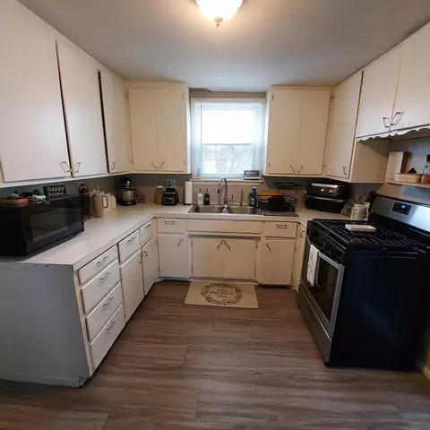 Kitchen - 1804 17 St, Viola, IL 61486 photo 3 of 3