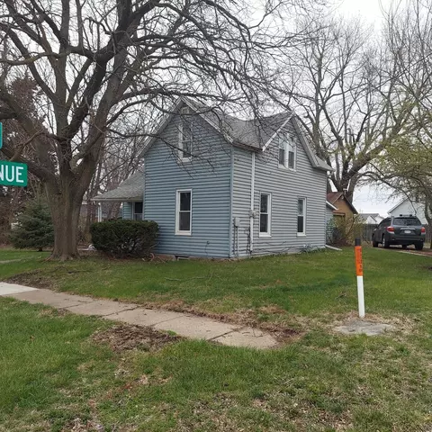 1804 17 St, Viola, IL 61486