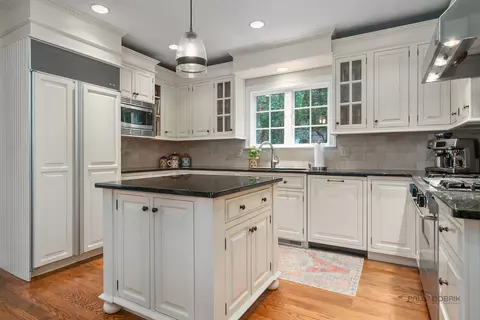 Kitchen - 249 E Sheridan Pl, Lake Bluff, IL 60044 photo 1 of 5