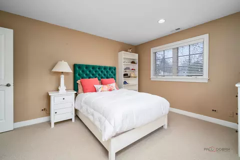 Bedroom - 249 E Sheridan Pl, Lake Bluff, IL 60044 photo 4 of 8