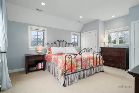 Bedroom - 249 E Sheridan Pl, Lake Bluff, IL 60044 photo 6 of 8