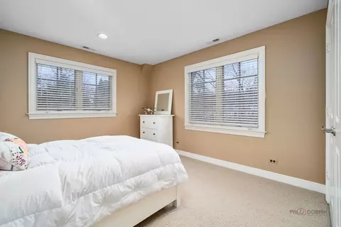 Bedroom - 249 E Sheridan Pl, Lake Bluff, IL 60044 photo 1 of 8