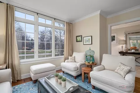 Living - 249 E Sheridan Pl, Lake Bluff, IL 60044 photo 2 of 6