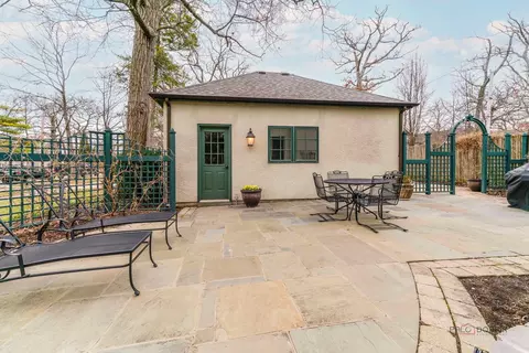 Exterior - 249 E Sheridan Pl, Lake Bluff, IL 60044 photo 4 of 8