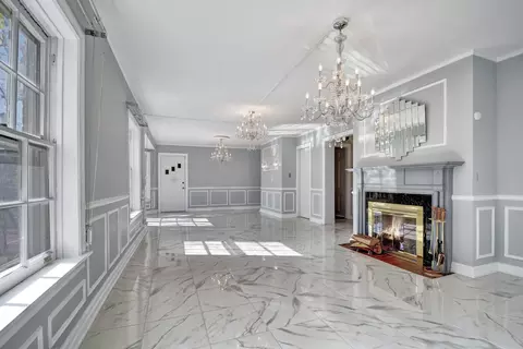Living - 2001 W 103rd St, Chicago, IL 60643 photo 2 of 6