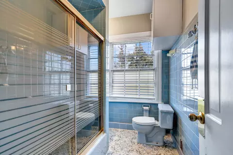 Bath - 2001 W 103rd St, Chicago, IL 60643 photo 4 of 5