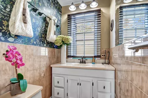 Bath - 2001 W 103rd St, Chicago, IL 60643 photo 1 of 5