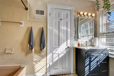 Bath - 2001 W 103rd St, Chicago, IL 60643 photo 2 of 5