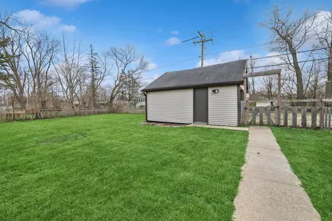 Exterior - 5313 Cleveland Dr, Mchenry, IL 60050 photo 5 of 7