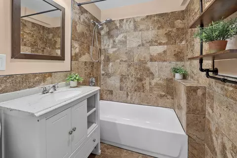 Bath - 5313 Cleveland Dr, Mchenry, IL 60050 photo 1 of 1