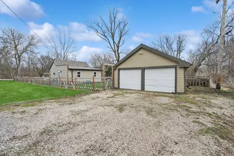 Exterior - 5313 Cleveland Dr, Mchenry, IL 60050 photo 6 of 7