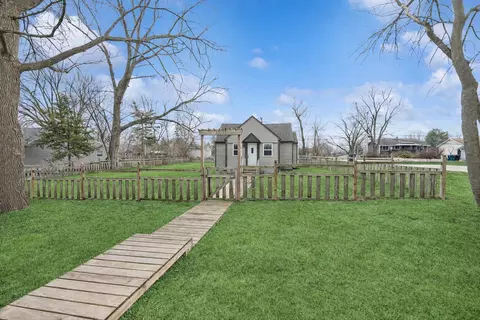 Exterior - 5313 Cleveland Dr, Mchenry, IL 60050 photo 2 of 7