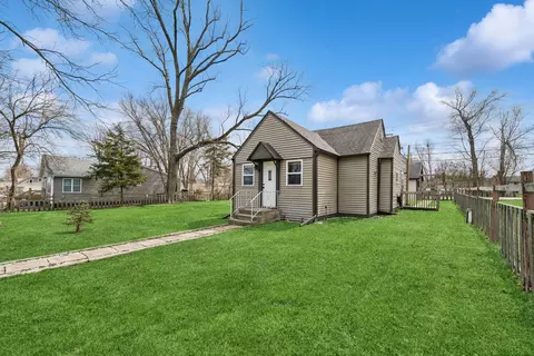5313 Cleveland Dr, Mchenry, IL 60050