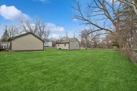 Exterior - 5313 Cleveland Dr, Mchenry, IL 60050 photo 4 of 7